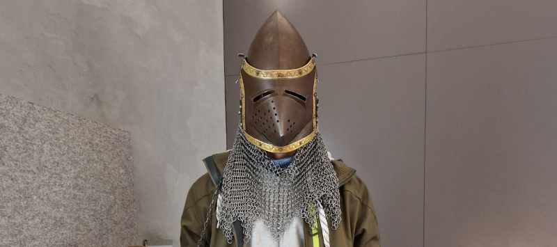 Max Milbers wearing a helmet